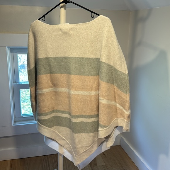 Barefoot Dreams CozyChic Ultra Lite Ocean Breeze Poncho, size plus - Picture 4 of 4